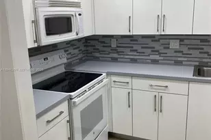 4805 NW 7th St, Miami, FL 33126 - Photo 2