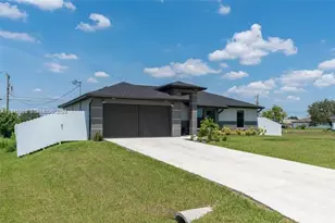 1302 NE 2nd Pl, Cape Coral, FL 33909 - Photo 2