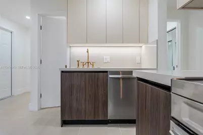 1065 NW 50th St, Miami, FL 33127 - Photo 8