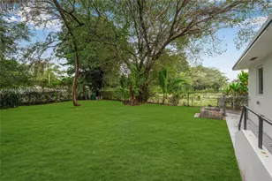 1065 NW 50th St, Miami, FL 33127 - Photo 20