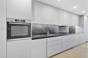 2950 NE 188th St, Aventura, FL 33180 - Photo 10