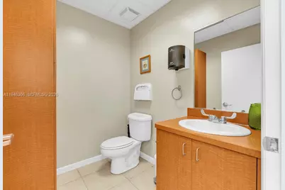 20770 W Dixie Hwy De Hwy, Miami, FL 33180 - Photo 30