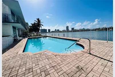 946 Bay Dr #4, Miami Beach, FL 33141 - Photo 1