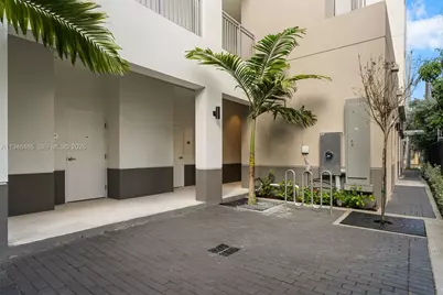 650 SW 1st St #405, Miami, FL 33130 - Photo 8