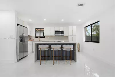 1781 NW 94th St, Miami, FL 33147 - Photo 8