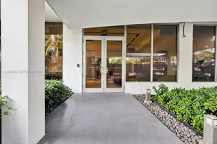 13800 Highland Dr, North Miami Beach, FL 33181 - Photo 36