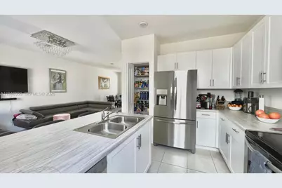 2677 SE 13th Ct, Homestead, FL 33035 - Photo 2