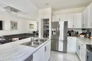 2677 SE 13th Ct, Homestead, FL 33035 - Photo 2