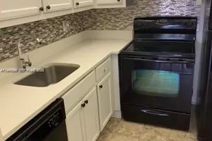 632 NW 13th St, Boca Raton, FL 33486 - Photo 2