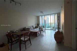 31 SE 5th St, Miami, FL 33131 - Photo 8