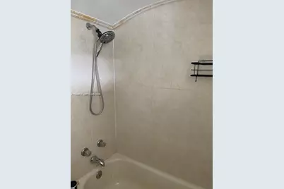 1170 NW 90th St, Miami, FL 33150 - Photo 8