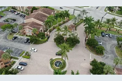 7930 N Nob Hill Rd #204, Tamarac, FL 33321 - Photo 8