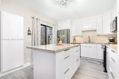 9844 NW 6th Ct, Plantation, FL 33324 - Photo 2