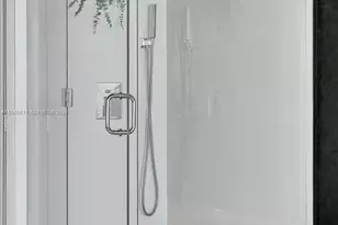 650 NE 32nd St, Miami, FL 33137 - Photo 32