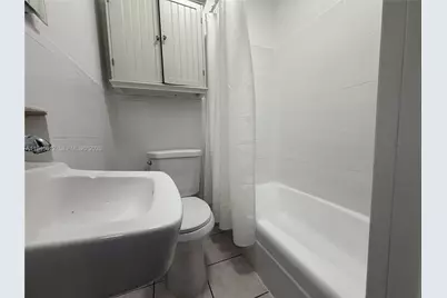 481 E 31th St #E, Hialeah, FL 33013 - Photo 8