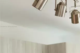 1560 NW 1st Ct, Miami, FL 33136 - Photo 4