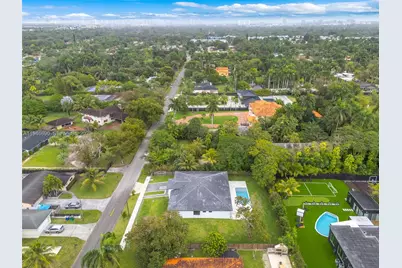 240 NE 156th St, Miami, FL 33162 - Photo 36