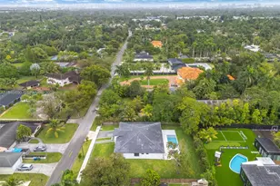 240 NE 156th St, Miami, FL 33162 - Photo 36
