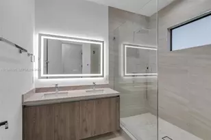 240 NE 156th St, Miami, FL 33162 - Photo 28