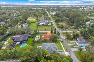 240 NE 156th St, Miami, FL 33162 - Photo 40