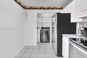 9401 NW 14th Ct, Pembroke Pines, FL 33024 - Photo 6