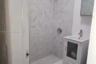 215 30th St, Miami Beach, FL 33140 - Photo 16