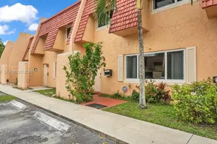 6 Spinning Wheel Ln, Tamarac, FL 33319 - Photo 2