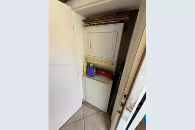 6090 W 5th Ln, Hialeah, FL 33012 - Photo 28