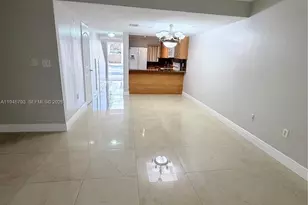 527 W 68th St, Hialeah, FL 33014 - Photo 4