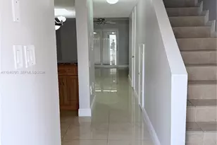 527 W 68th St, Hialeah, FL 33014 - Photo 10