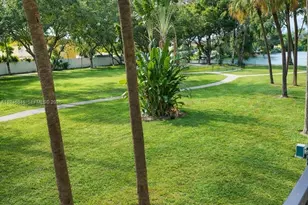 10000 NW 80th Ct, Hialeah Gardens, FL 33016 - Photo 8