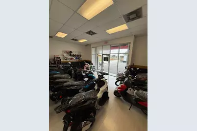 9355 NW South River Dr, Medley, FL 33166 - Photo 10