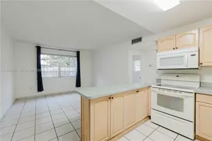 747 NW 13th Ave, Miami, FL 33125 - Photo 2