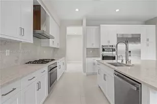 8371 Essex Country Clb Dr, Boca Raton, FL 33434 - Photo 16