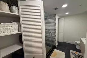 41 SE 5th St, Miami, FL 33131 - Photo 16