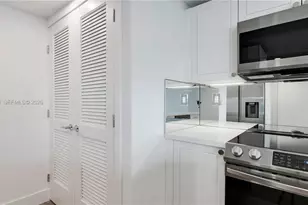 555 NE 34th St, Miami, FL 33137 - Photo 4