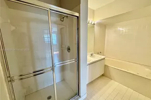 549 Racquet Club Rd, Weston, FL 33326 - Photo 12