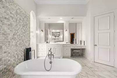 12401 N Stonebrook Cir, Davie, FL 33330 - Photo 32