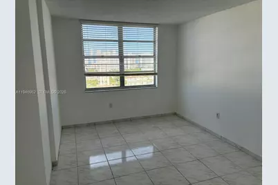 2750 NE 183rd St #2510, Aventura, FL 33160 - Photo 8
