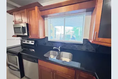 2880 Pine Tree Dr #9, Miami Beach, FL 33140 - Photo 2