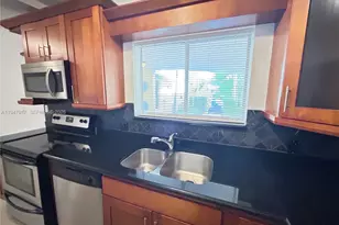 2880 Pine Tree Dr, Miami Beach, FL 33140 - Photo 2