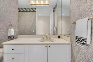5225 Collins Ave, Miami Beach, FL 33140 - Photo 16