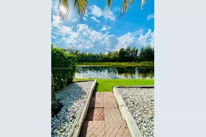 2322 NW 166th Ave, Pembroke Pines, FL 33028 - Photo 18