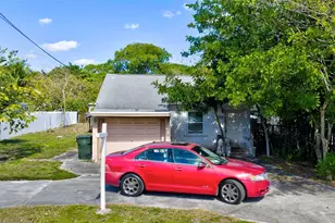 719 NE 37th St, Oakland Park, FL 33334 - Photo 1