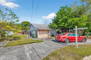 719 NE 37th St, Oakland Park, FL 33334 - Photo 2