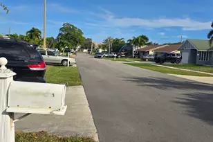 565 NW 54th St, Boca Raton, FL 33487 - Photo 22