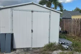 565 NW 54th St, Boca Raton, FL 33487 - Photo 16