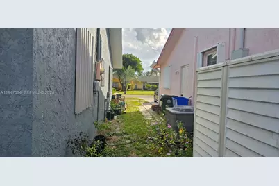 565 NW 54th St, Boca Raton, FL 33487 - Photo 20
