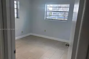 1575 NW 1st St, Miami, FL 33125 - Photo 4