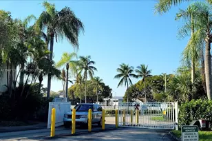 468 NE 206th Ln, Miami, FL 33179 - Photo 26